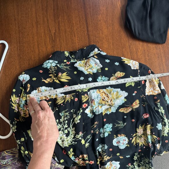 Maeve Button Up Blouse Floral Pattern Black Vent Back 4 - Picture 13 of 13